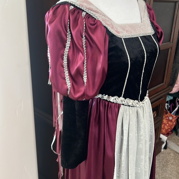 Renaissance costume dress with head piece - Picture 3 of 5